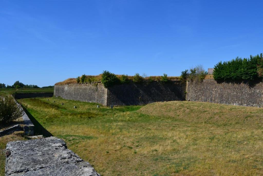 Vila L'Escale Des Remparts Rocroi Exteriér fotografie